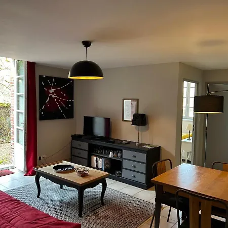 Les Du Phare Apartment *